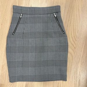 Black and white XS skirt mini work